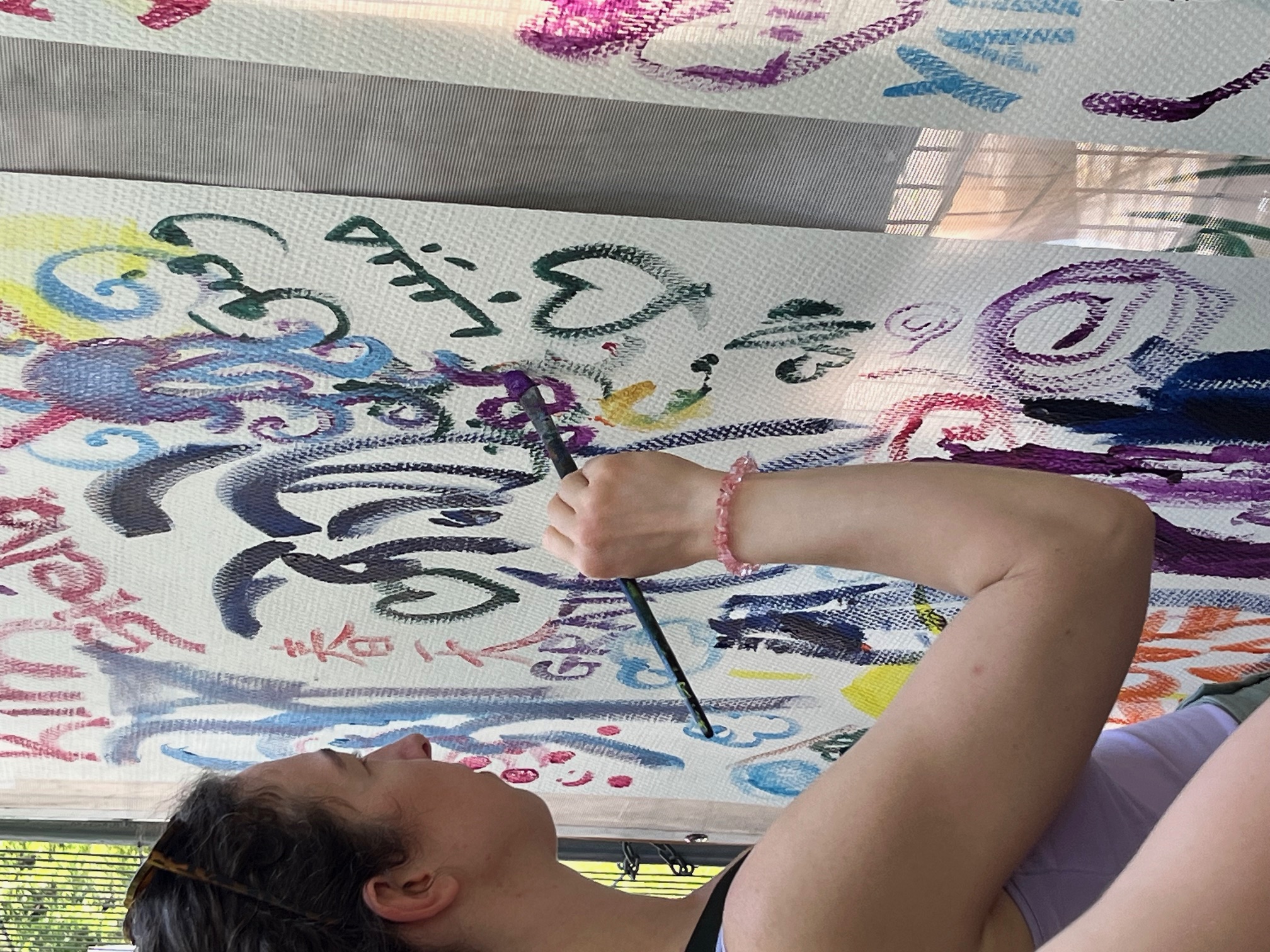 Deltager maler under feltstudiet i Berlin